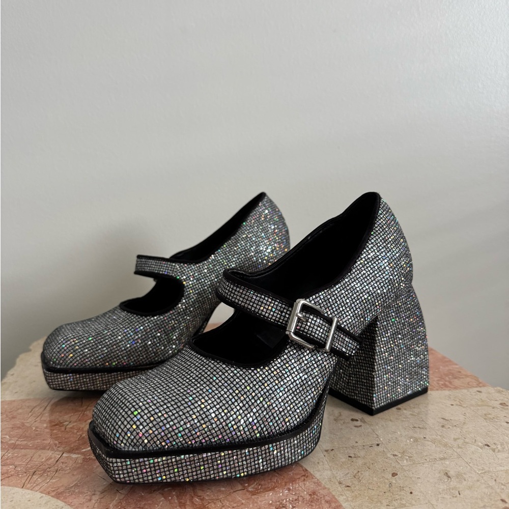 GB Gianni Bini 2-Night shiny Mary Jane platform pump Size 6.5 - Picture 5 of 7